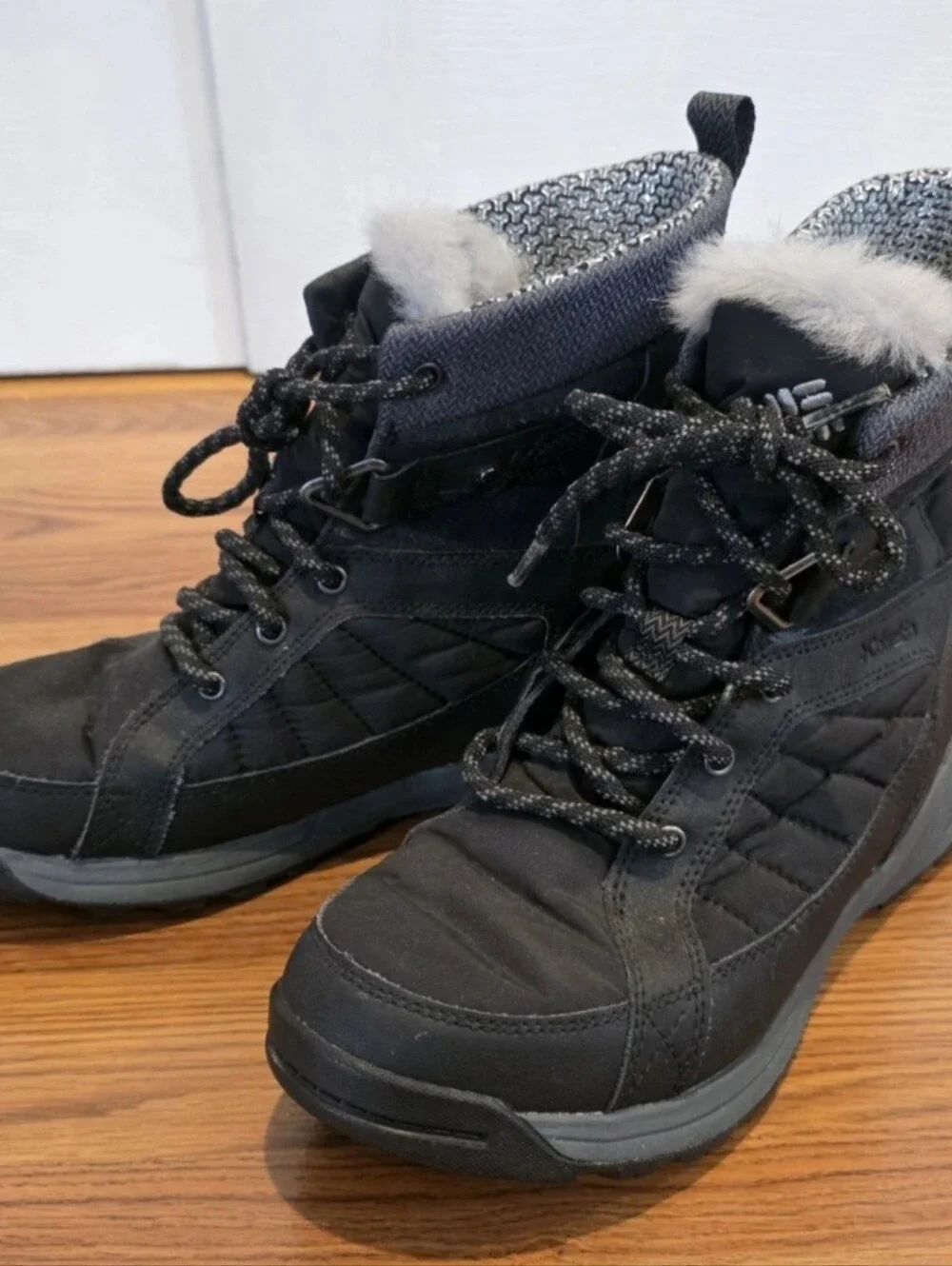 Columbia Women’s Meadows Shorty Omni-Heat 3D Boots Black Size 8